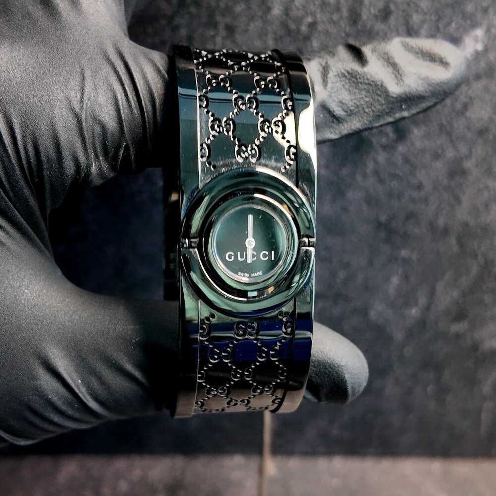 NWT GUCCI Ladies Black Steel Twirl Bangle Watch